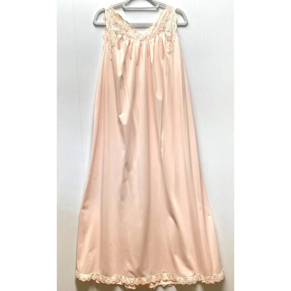 size M pink Shadowline nylon‎ vintage gown/robe set lace trim button front